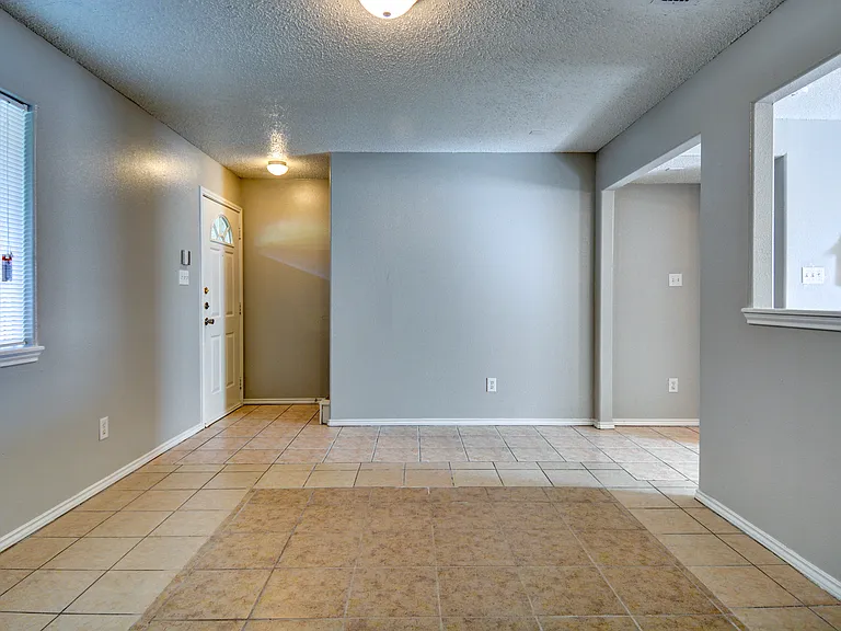 Las Violetas Apartments — Photo 18