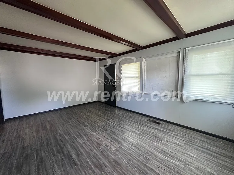 605 Pixley St — Photo 7