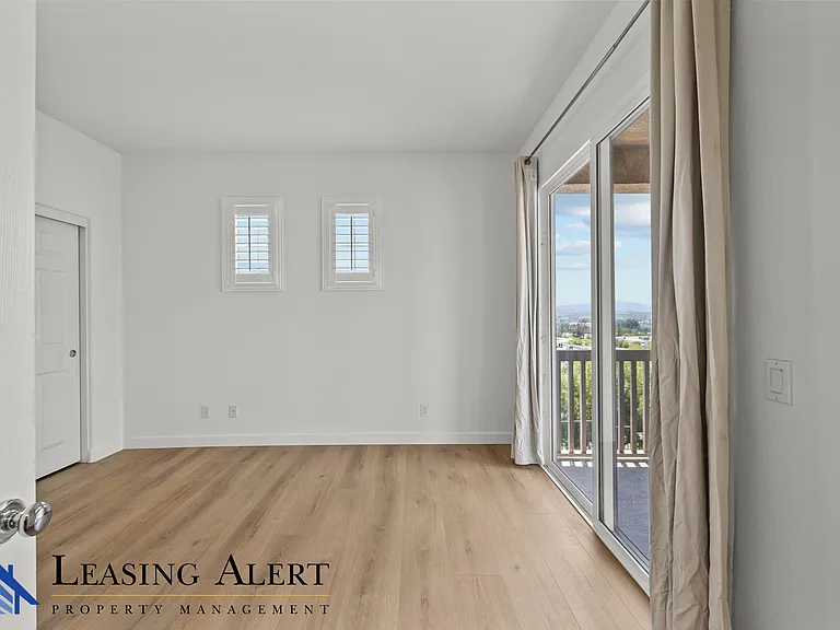 24320 Lorenzo Ln — Photo 12
