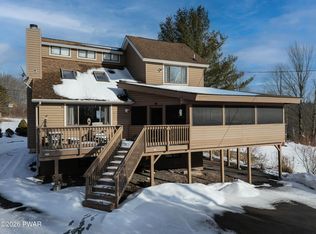 10 Crestwood Ct, Lake Ariel, PA 18436