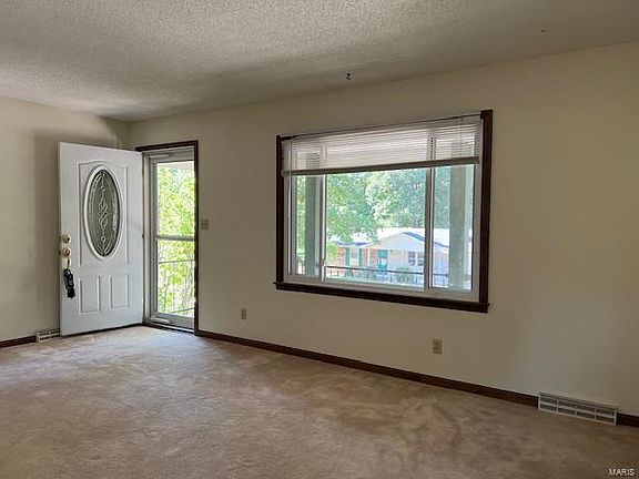 3rd image of 1213 Hildale Cir