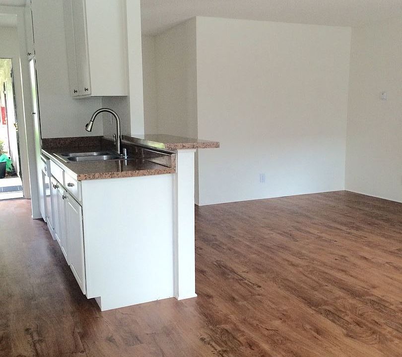 2nd image of 11901 176th St #112