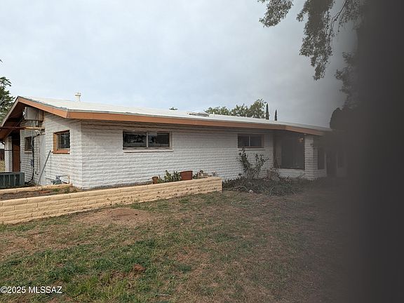 2nd image of 101 E Avenue I