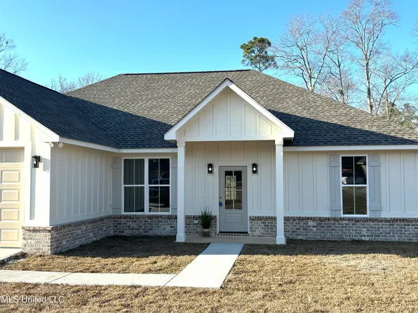 10 Harmony Dr W, Carriere, MS 39426