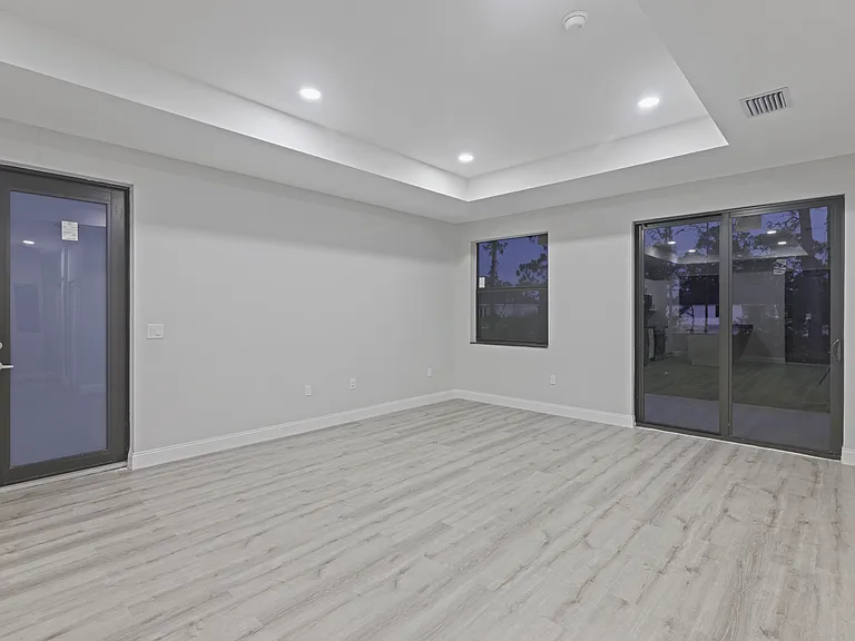 950 Alcalde St E — Photo 19
