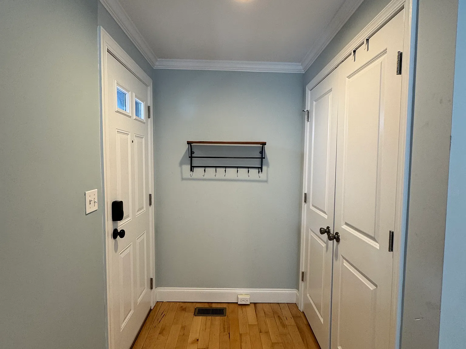 Studio, 700 sqft, $1,200 — Photo 1