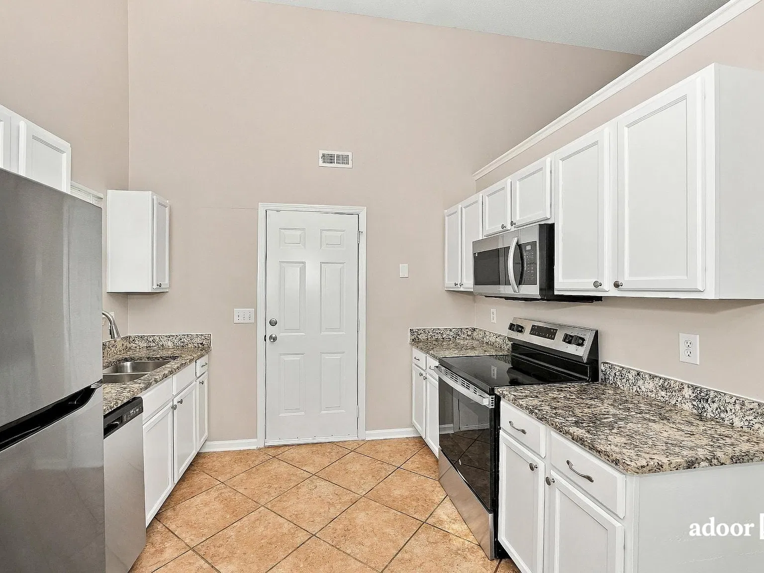 3 bed, 2.0 bath, 1120 sqft, $1,695 — Photo 4