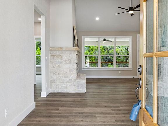 4th image of 2045 Desiree St