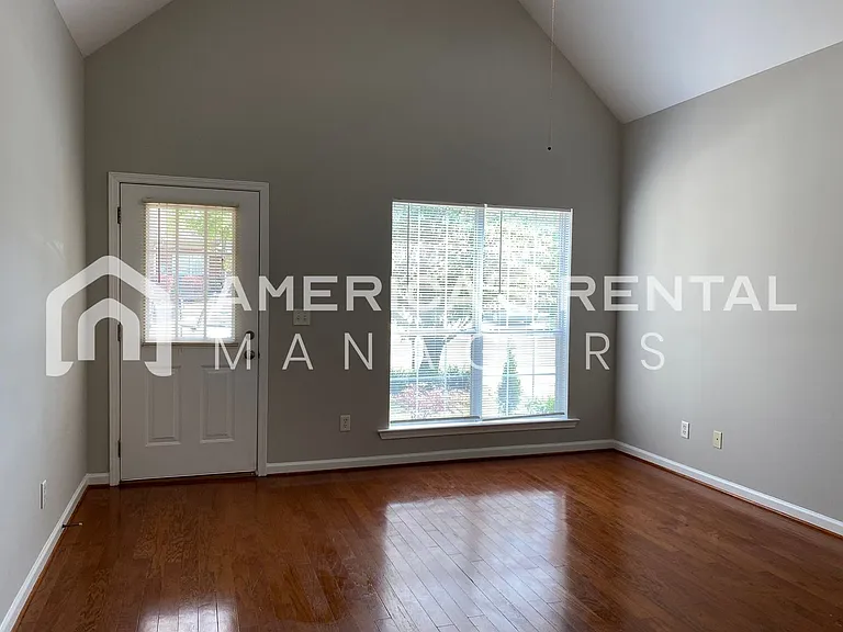 2819 Southwood Ln — Photo 4