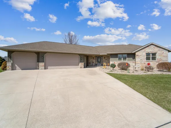N5999 Joseph Dr, Fond Du Lac, WI 54937