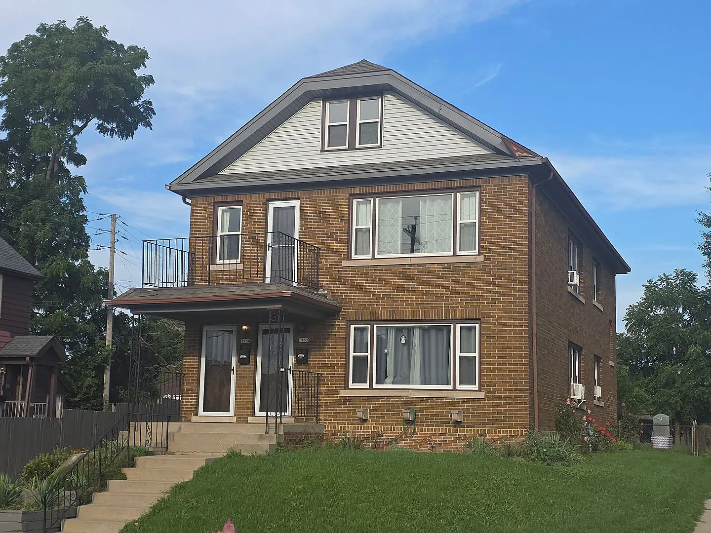 2 bedroom West Allis upper — Photo 1