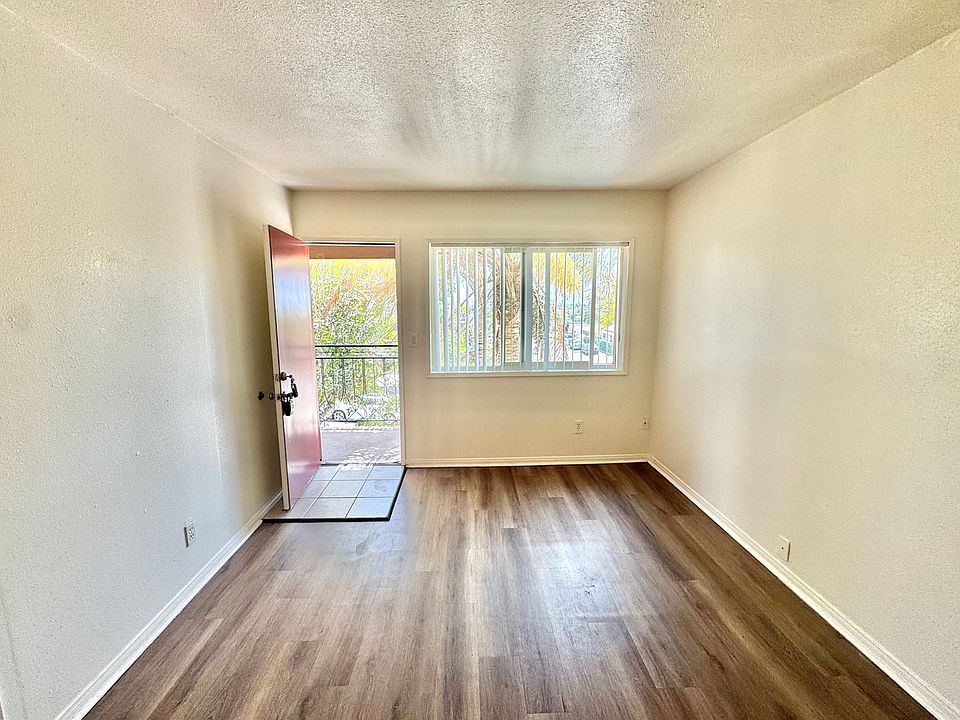 1st image of 4750-4772 Thorn St #4754