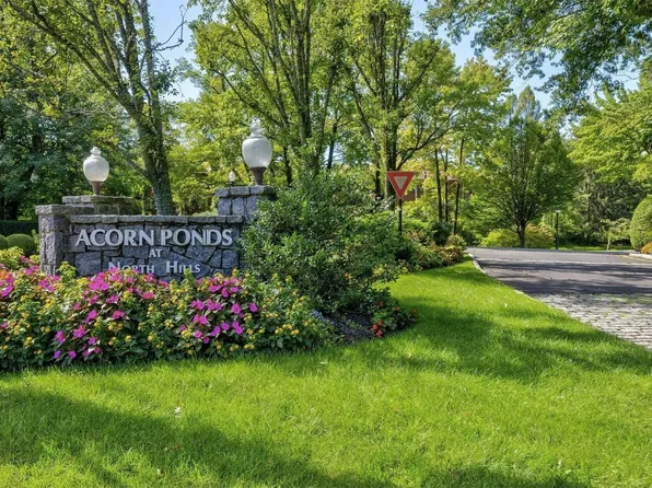 18 Fox Ridges #18, Roslyn, NY 11576