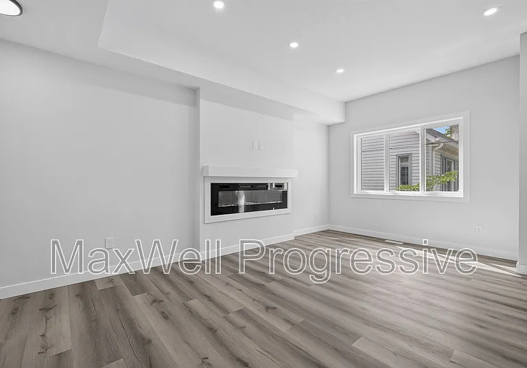 10821 112th St NW #1 — Photo 2