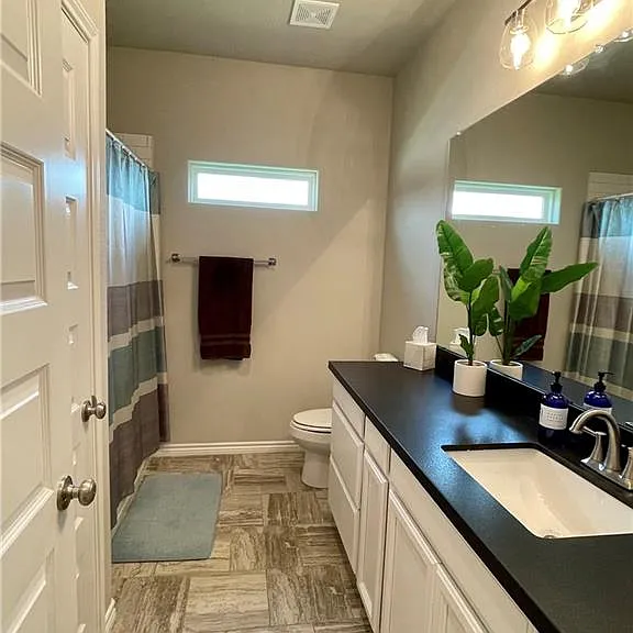 1918 Meridian Ct — Photo 9