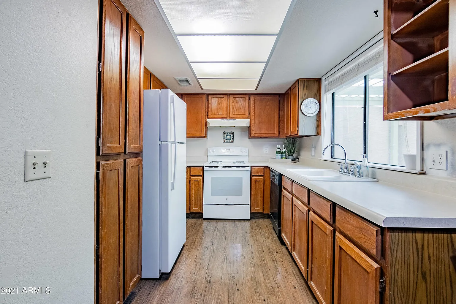 2 bed, 871 sqft, $1,699 — Photo 1