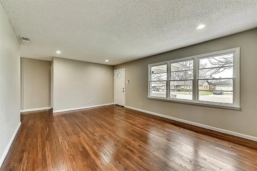 3 bed, 1406 sqft, $2,000 — Photo 3