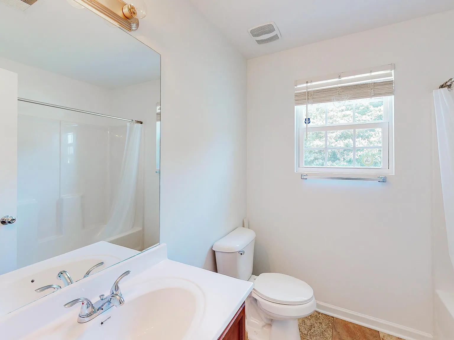 4 bed, 3.0 bath, 1866 sqft, $793 — Photo 4