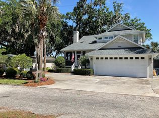 365 Hickory Bluff Dr, Waverly, GA 31565