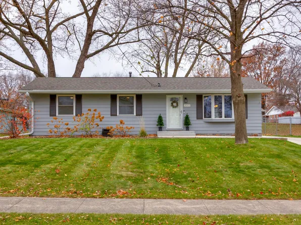 2002 NW 80th Ct, Clive, IA 50325