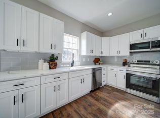 9726 Ashburton Dr, Charlotte, NC 28216