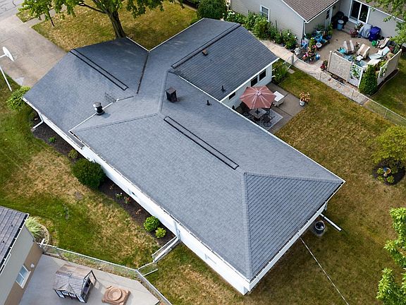 3rd image of 2822 Park Ln
