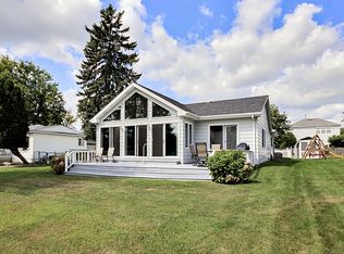 2014 Orchard Beach Rd, McHenry, IL 60050