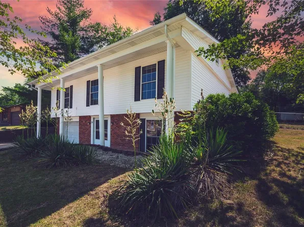 79 El Rancho Dr, Cedar Hill, MO 63016