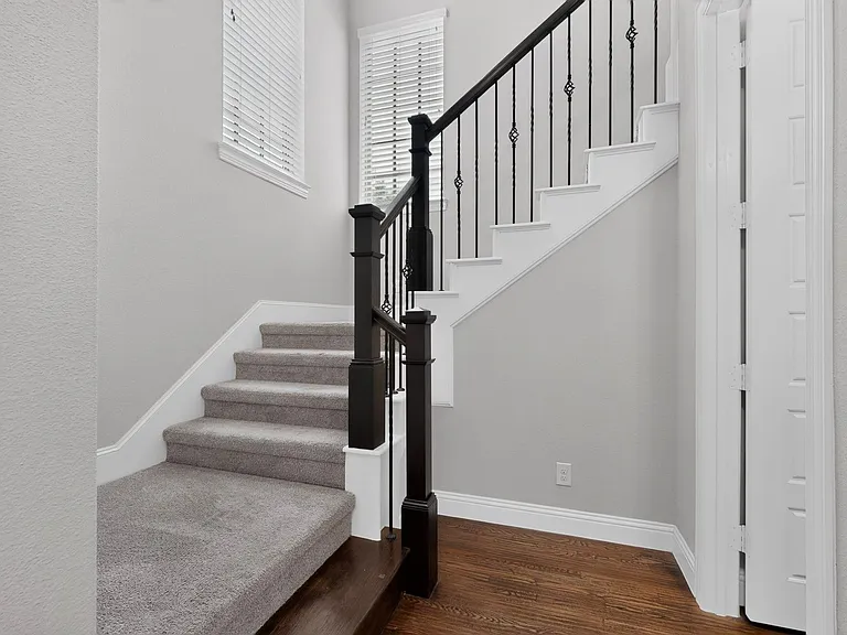8261 Kentland Dr — Photo 5