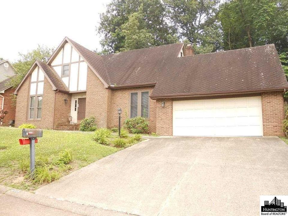 1st image of 715 Oxford Dr