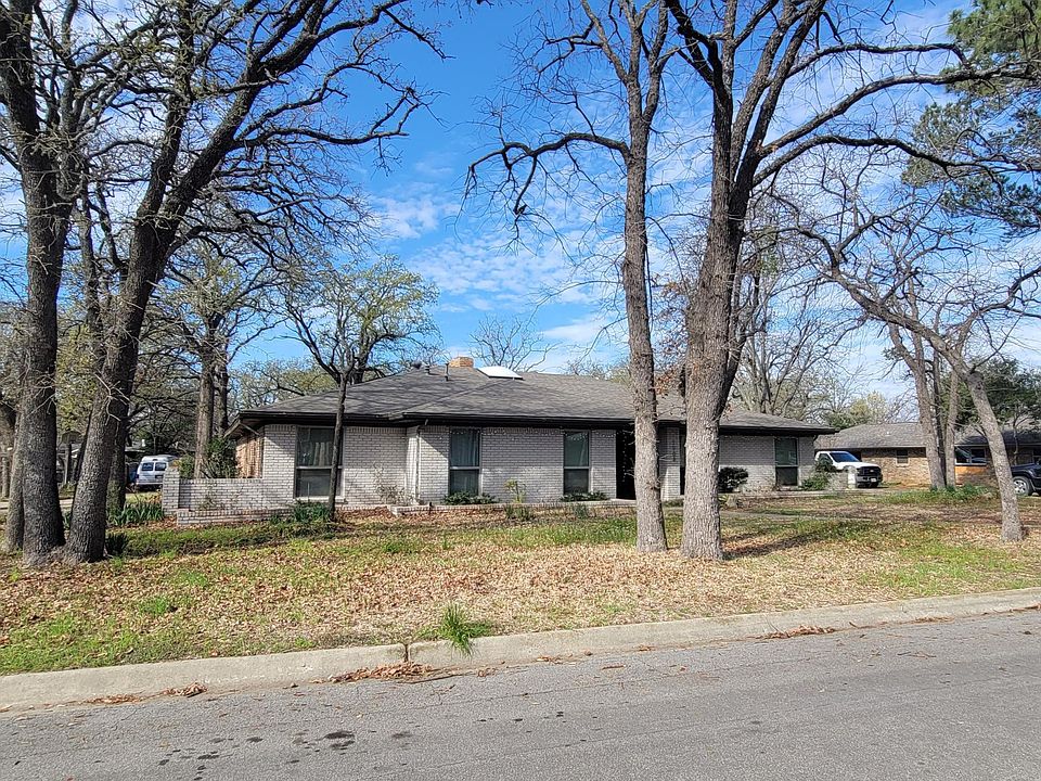 1st image of 1908 Hollyhill Ln