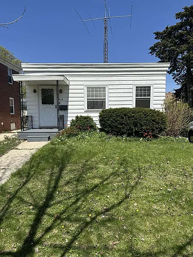 514 W Lakeside Photo 1