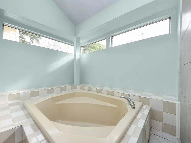 15614 Barbarossa Dr — Photo 34