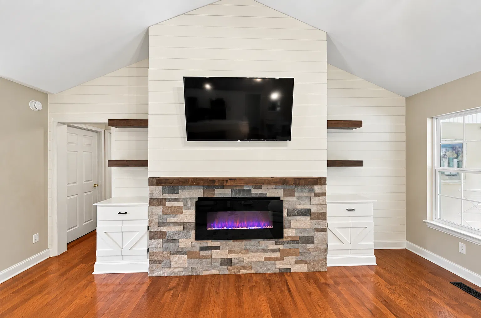 3 bed, 1884 sqft, $2,500 — Photo 3