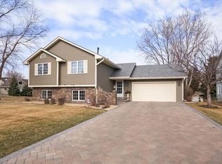 3885 Stonebridge Dr N, Eagan, MN 55123