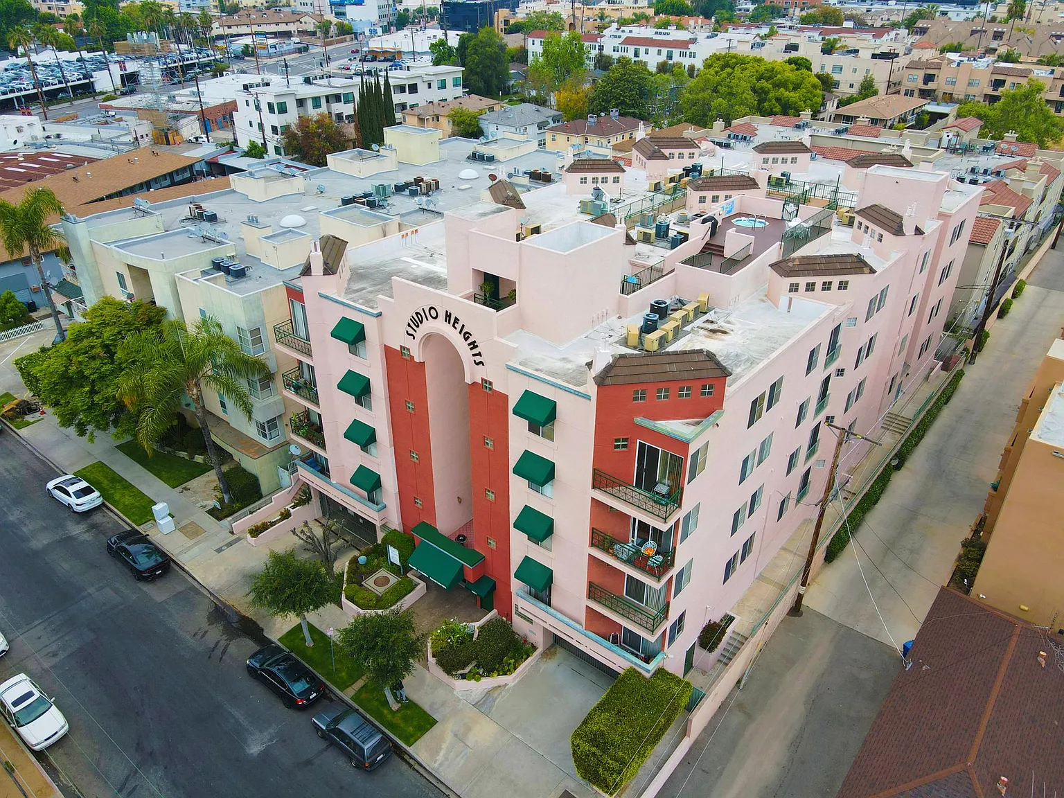 Studio Heights Apartments — Photo 2