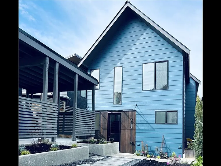 9318 47th Ave SW — Photo 2