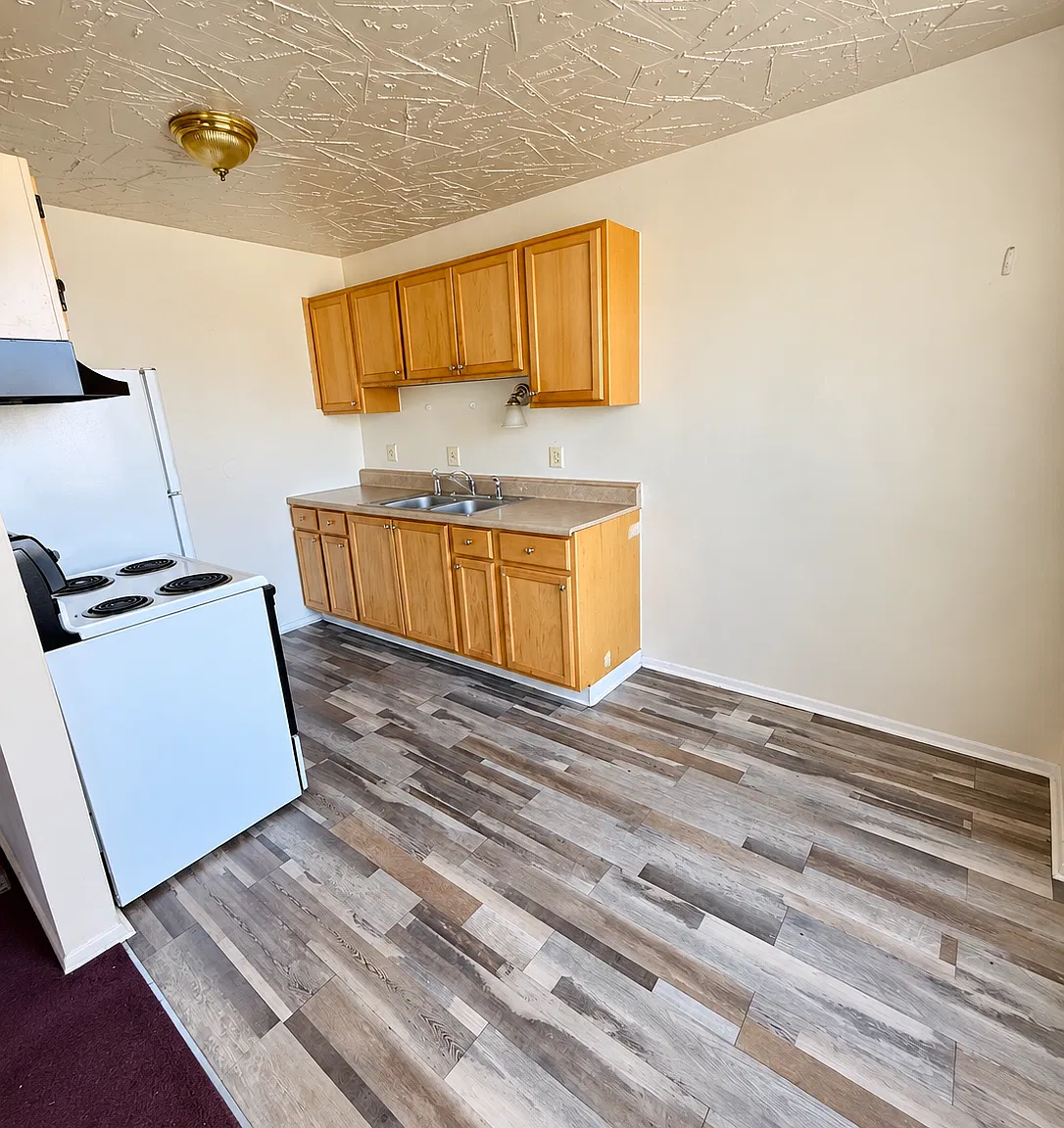 Greenfield Manor — Photo 1
