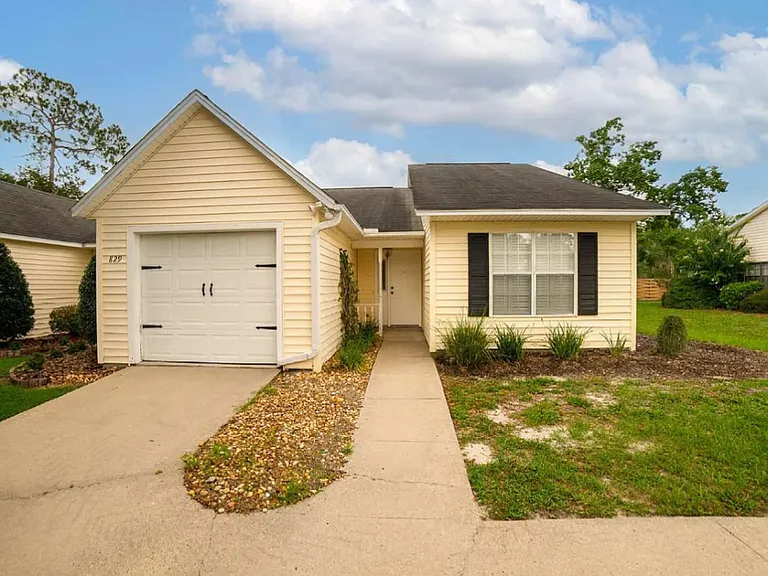 829 Tara Trace Cir SW — Photo 1