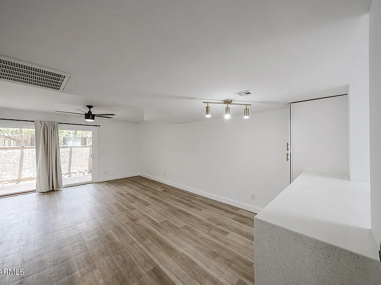 812 W 14th St — Photo 14