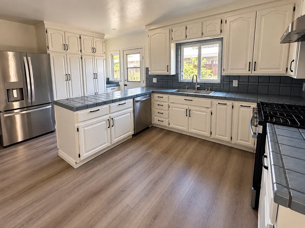 3 bed, 8200 sqft, $5,600 — Photo 3