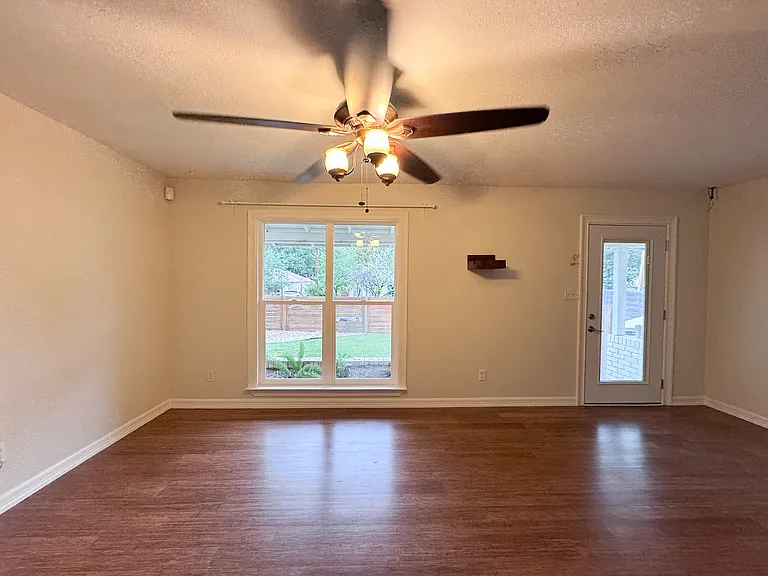 2519 Wilson St — Photo 7