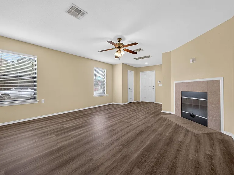 8813 Wiley Way — Photo 4