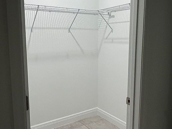 5th image of 281 Marion Oaks Crse