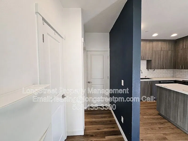 2 bed, 2.0 bath, 770 sqft, $1,995 — Photo 2