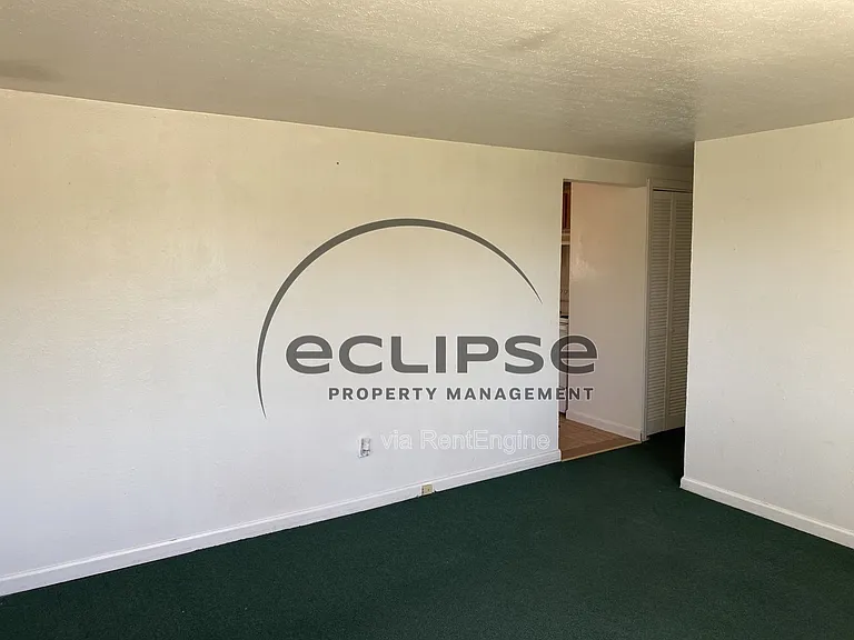 1005 Denver Ave — Photo 6