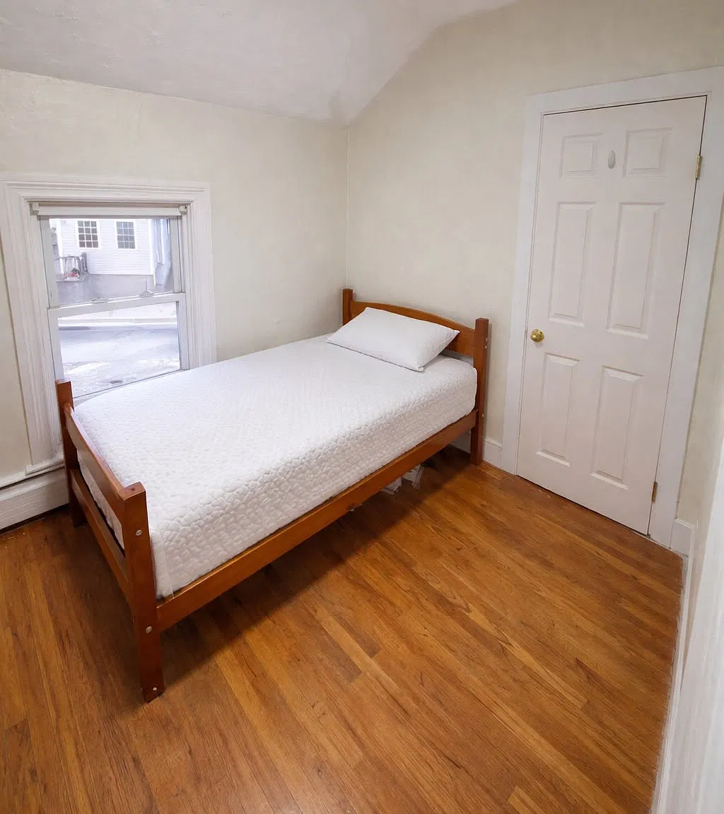 4 bed, 2000 sqft, $2,500 — Photo 3