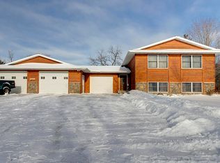 113 Evergreen Dr E, Cannon Falls, MN 55009