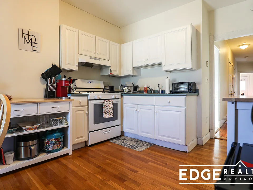 9 Bennett St #3