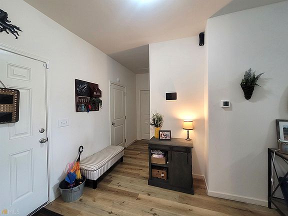 3rd image of 1084 Coldwater Dr